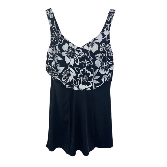 L.L. Bean Other - L.L. Bean Skirted One Piece Swimsuit B/W Tropical Floral Print Women's Size 12